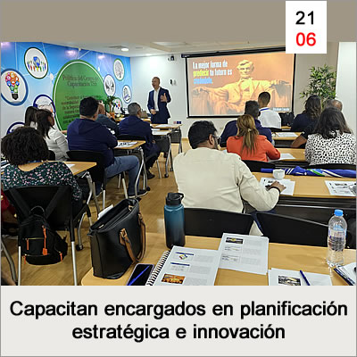 Capacitan Encargados En Planificacion Estrategica E Innovacion